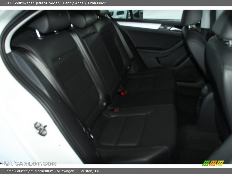 Candy White / Titan Black 2013 Volkswagen Jetta SE Sedan