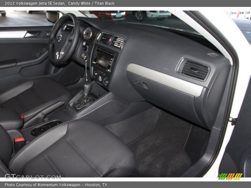 Candy White / Titan Black 2013 Volkswagen Jetta SE Sedan