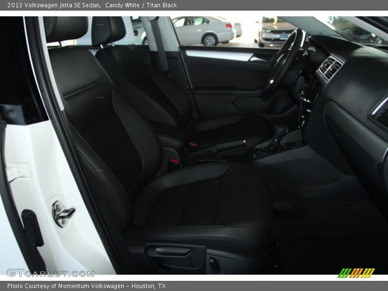 Candy White / Titan Black 2013 Volkswagen Jetta SE Sedan