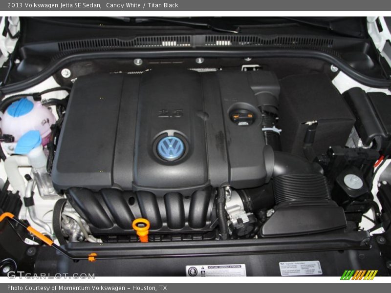 Candy White / Titan Black 2013 Volkswagen Jetta SE Sedan