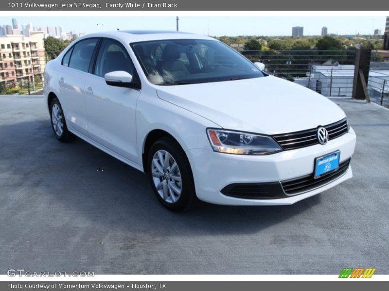 Candy White / Titan Black 2013 Volkswagen Jetta SE Sedan