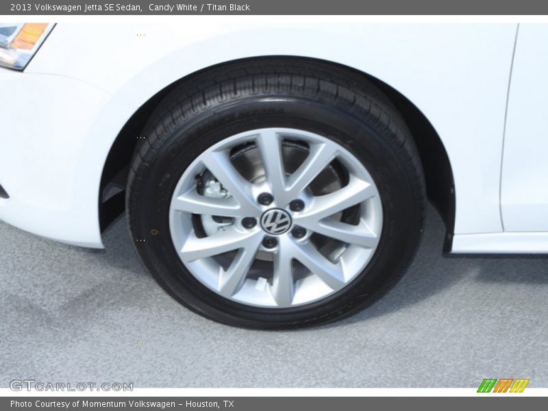 Candy White / Titan Black 2013 Volkswagen Jetta SE Sedan