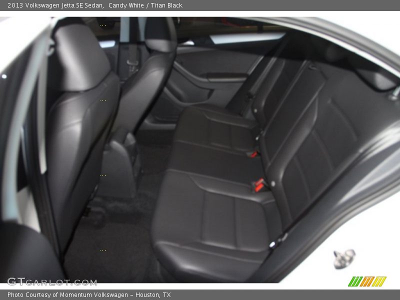 Candy White / Titan Black 2013 Volkswagen Jetta SE Sedan