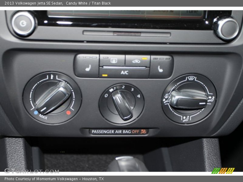 Candy White / Titan Black 2013 Volkswagen Jetta SE Sedan