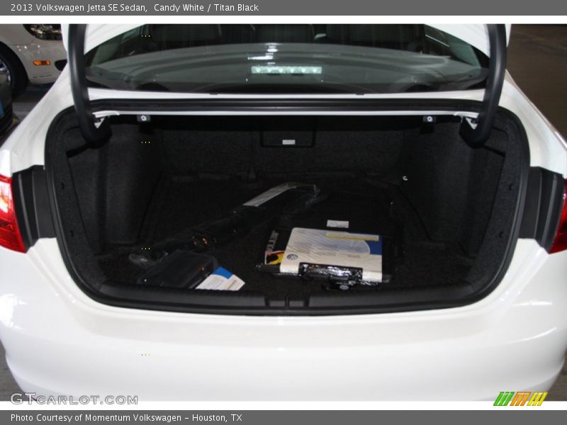 Candy White / Titan Black 2013 Volkswagen Jetta SE Sedan