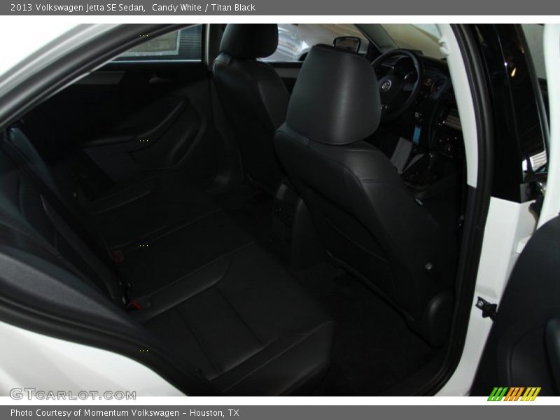 Candy White / Titan Black 2013 Volkswagen Jetta SE Sedan