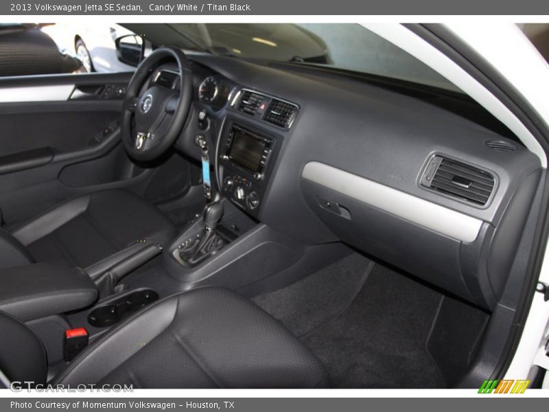 Candy White / Titan Black 2013 Volkswagen Jetta SE Sedan