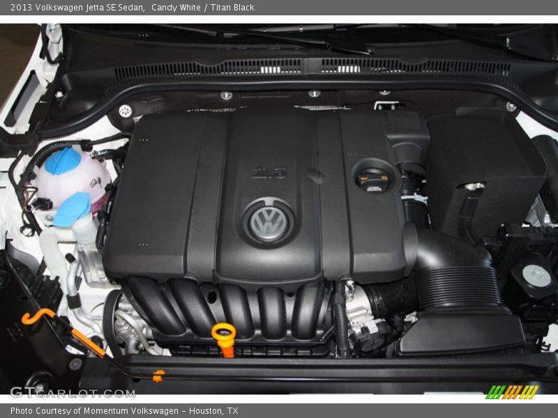 Candy White / Titan Black 2013 Volkswagen Jetta SE Sedan