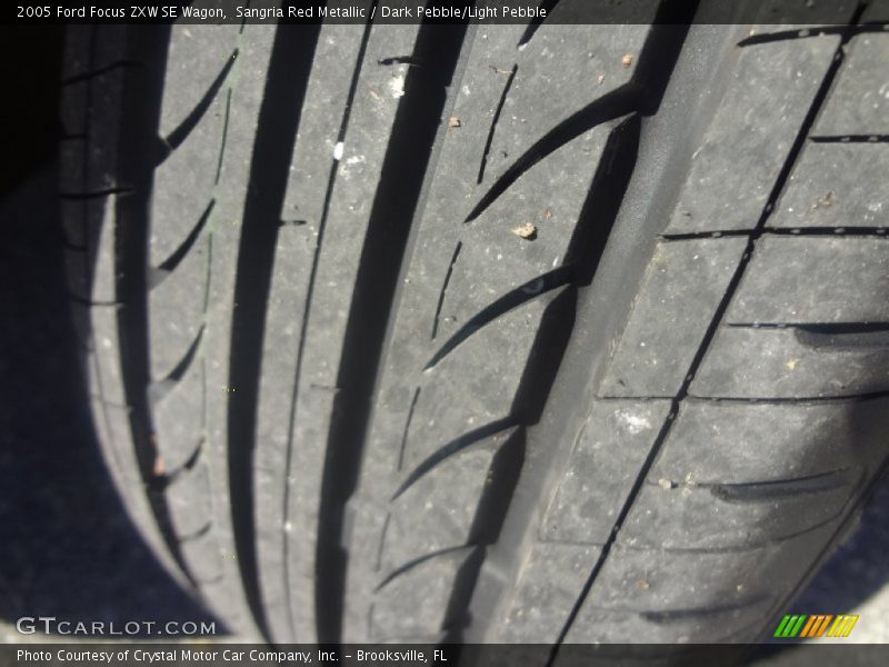 Sangria Red Metallic / Dark Pebble/Light Pebble 2005 Ford Focus ZXW SE Wagon