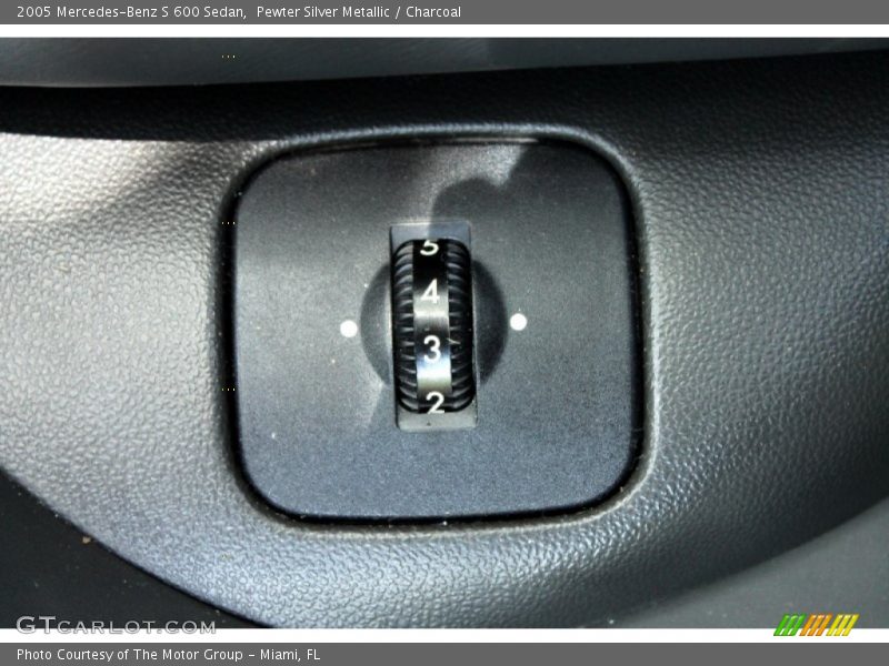 Controls of 2005 S 600 Sedan