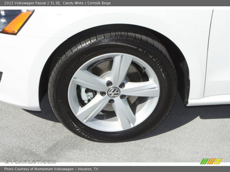 Candy White / Cornsilk Beige 2013 Volkswagen Passat 2.5L SE