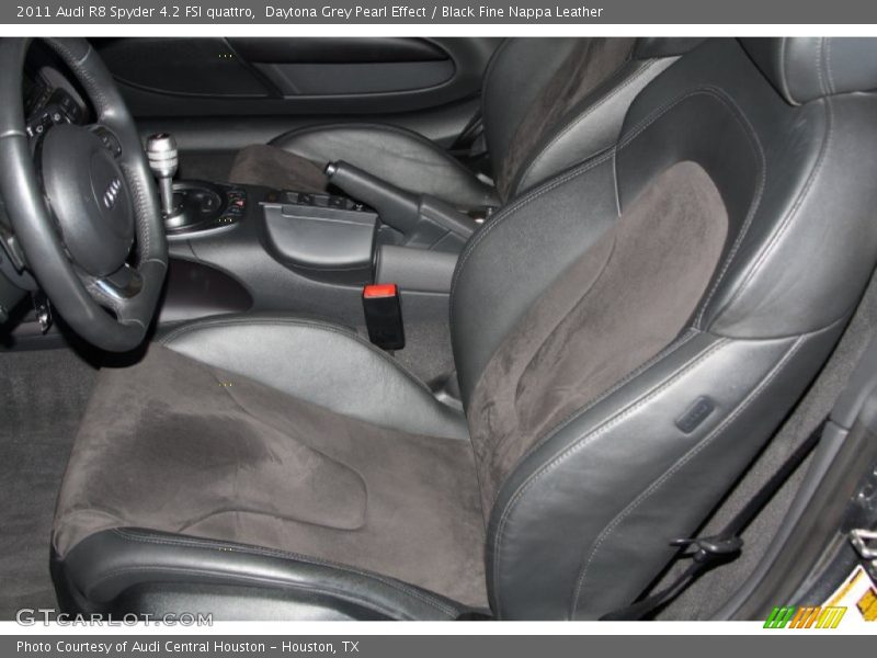 Front Seat of 2011 R8 Spyder 4.2 FSI quattro