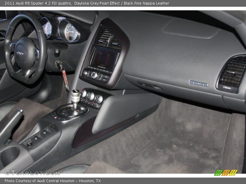 Dashboard of 2011 R8 Spyder 4.2 FSI quattro