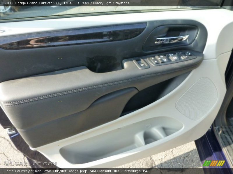 True Blue Pearl / Black/Light Graystone 2013 Dodge Grand Caravan SXT
