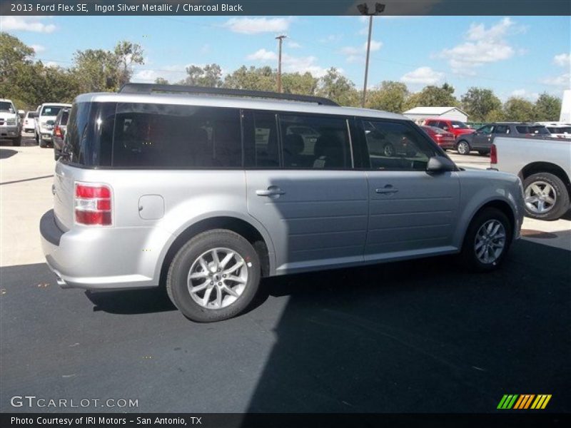 Ingot Silver Metallic / Charcoal Black 2013 Ford Flex SE