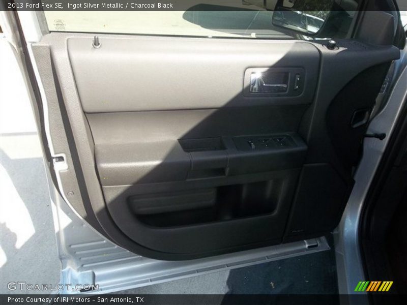 Ingot Silver Metallic / Charcoal Black 2013 Ford Flex SE