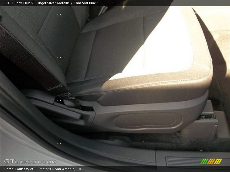 Ingot Silver Metallic / Charcoal Black 2013 Ford Flex SE