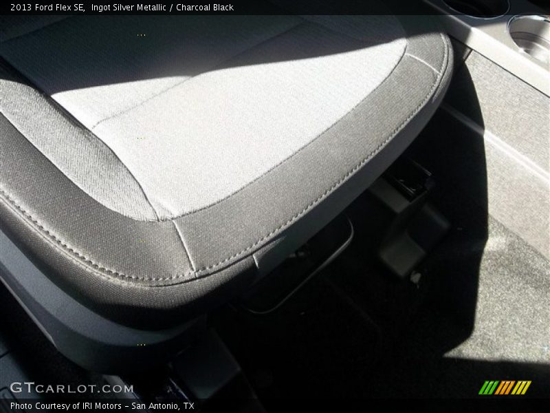 Ingot Silver Metallic / Charcoal Black 2013 Ford Flex SE