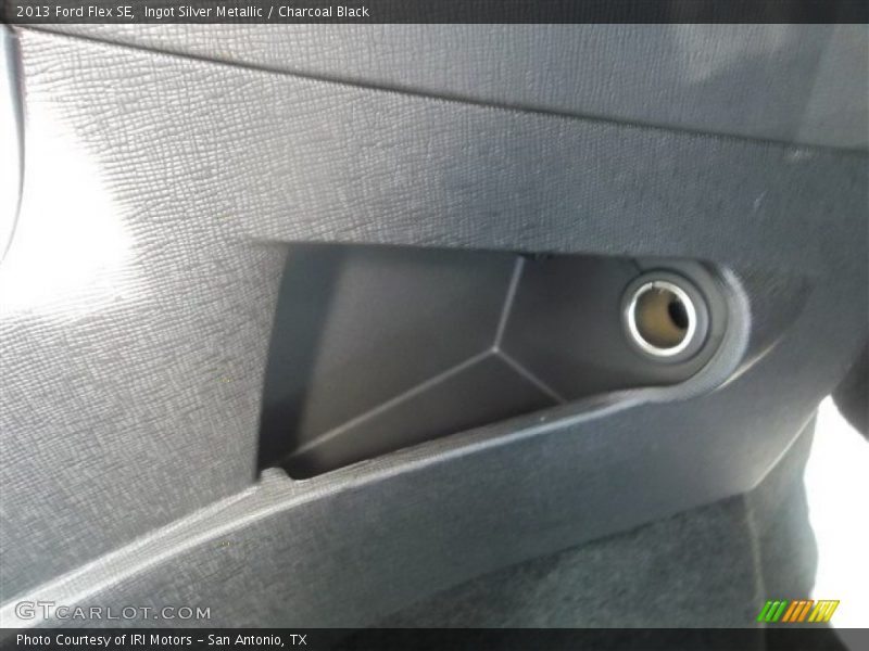 Ingot Silver Metallic / Charcoal Black 2013 Ford Flex SE