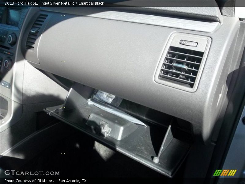 Ingot Silver Metallic / Charcoal Black 2013 Ford Flex SE