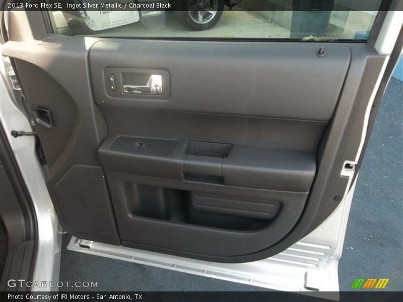 Ingot Silver Metallic / Charcoal Black 2013 Ford Flex SE