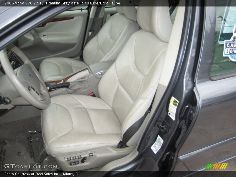 Front Seat of 2006 V70 2.5T