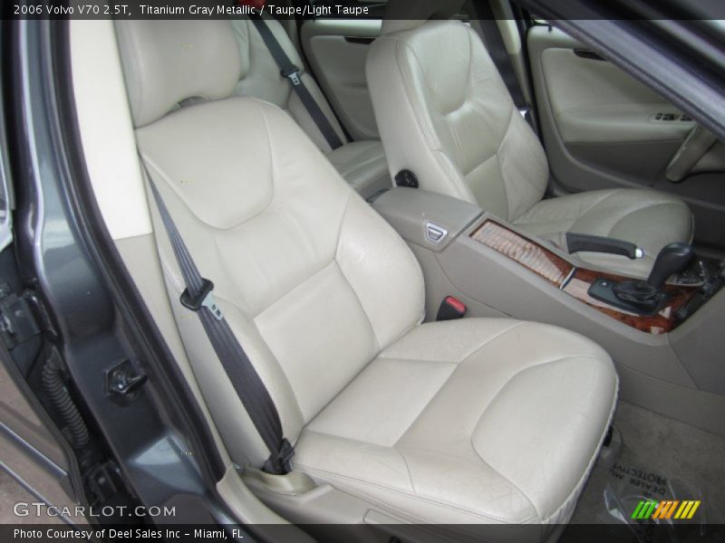 Front Seat of 2006 V70 2.5T