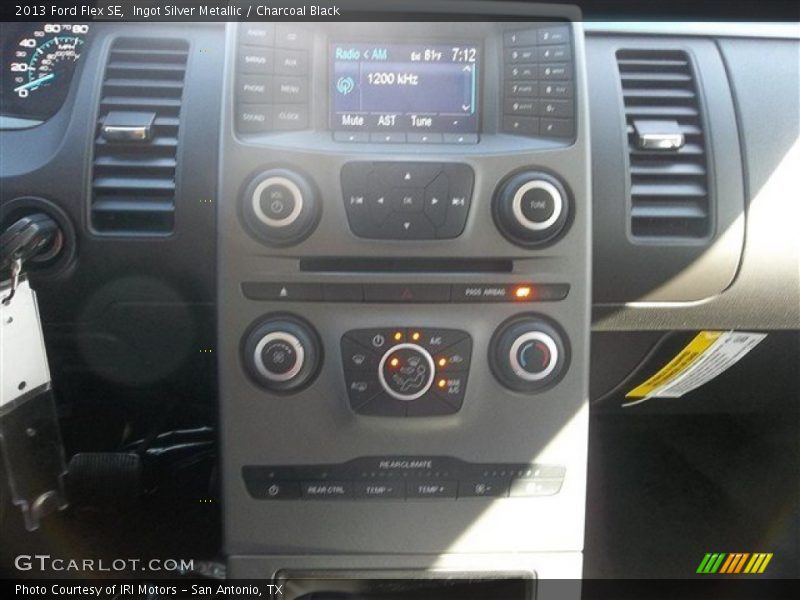 Ingot Silver Metallic / Charcoal Black 2013 Ford Flex SE