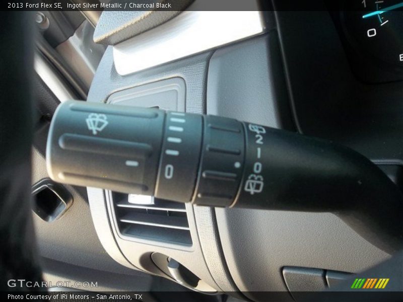 Ingot Silver Metallic / Charcoal Black 2013 Ford Flex SE