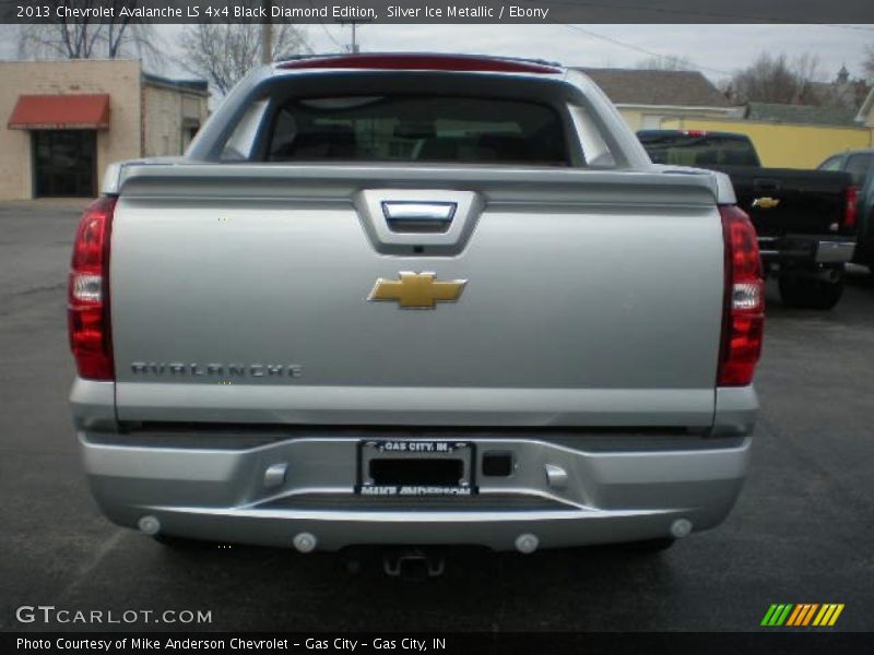 Silver Ice Metallic / Ebony 2013 Chevrolet Avalanche LS 4x4 Black Diamond Edition
