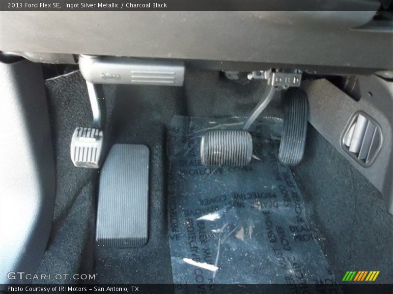 Ingot Silver Metallic / Charcoal Black 2013 Ford Flex SE