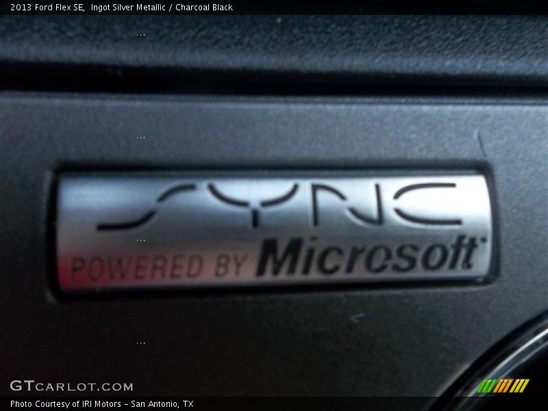 Ingot Silver Metallic / Charcoal Black 2013 Ford Flex SE