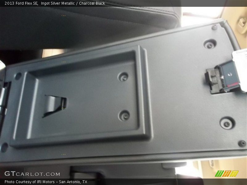 Ingot Silver Metallic / Charcoal Black 2013 Ford Flex SE