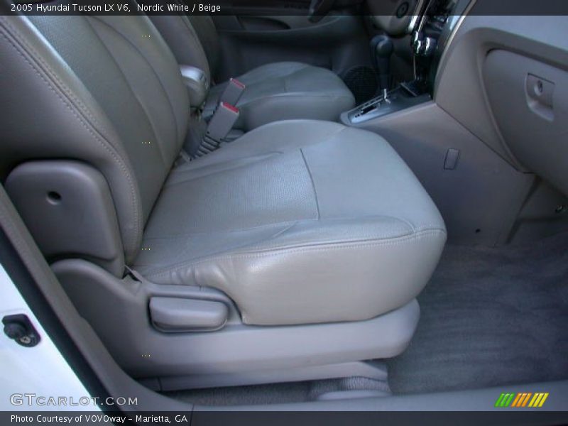 Nordic White / Beige 2005 Hyundai Tucson LX V6