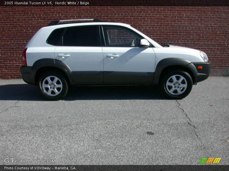 Nordic White / Beige 2005 Hyundai Tucson LX V6