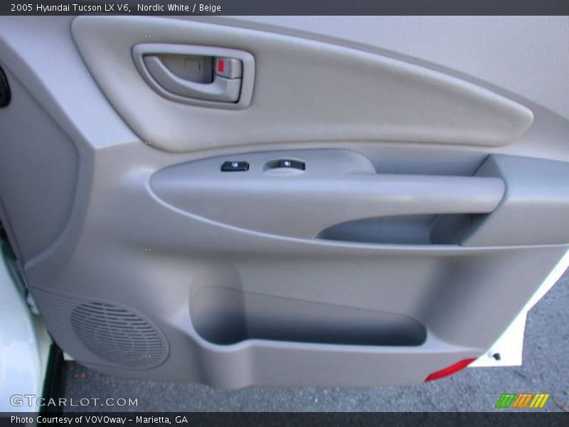 Nordic White / Beige 2005 Hyundai Tucson LX V6