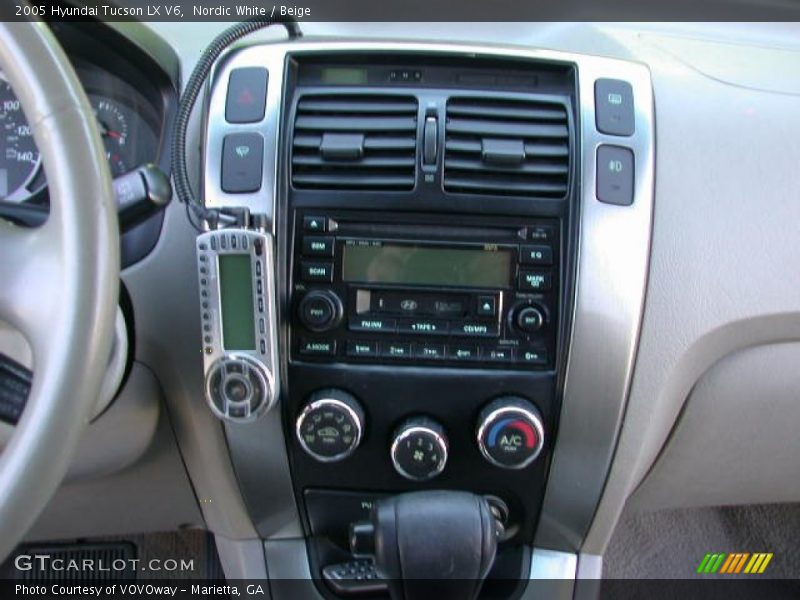 Nordic White / Beige 2005 Hyundai Tucson LX V6