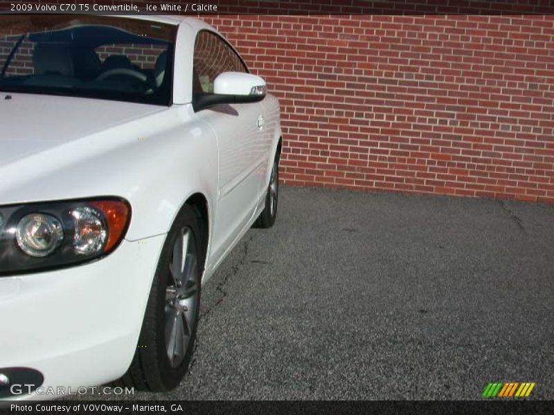 Ice White / Calcite 2009 Volvo C70 T5 Convertible