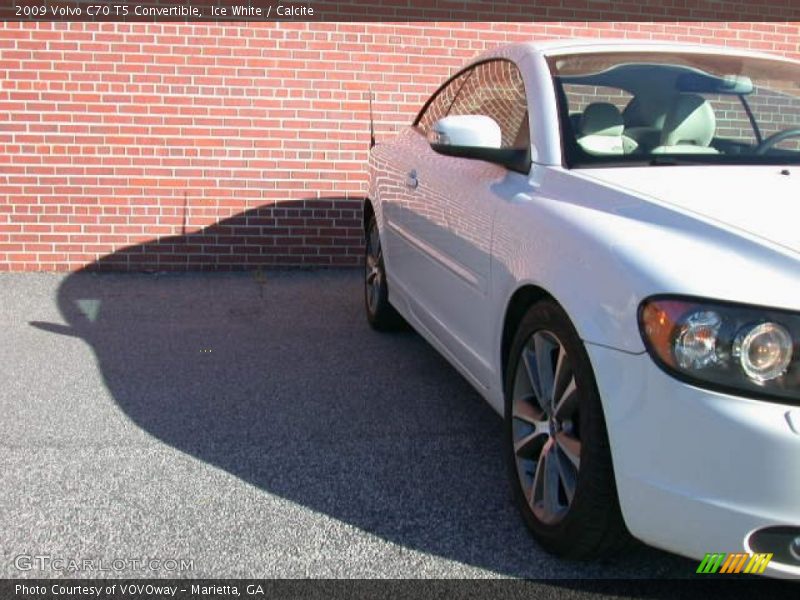 Ice White / Calcite 2009 Volvo C70 T5 Convertible