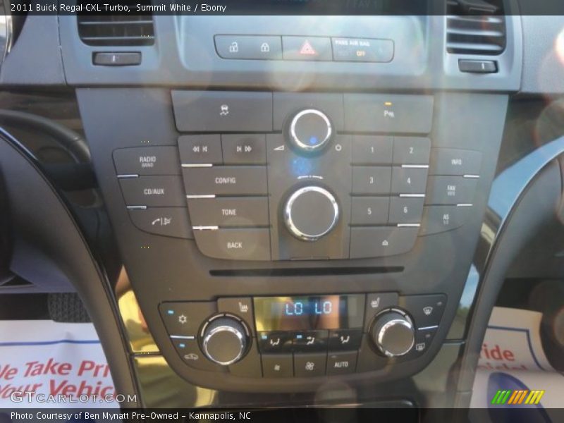 Summit White / Ebony 2011 Buick Regal CXL Turbo
