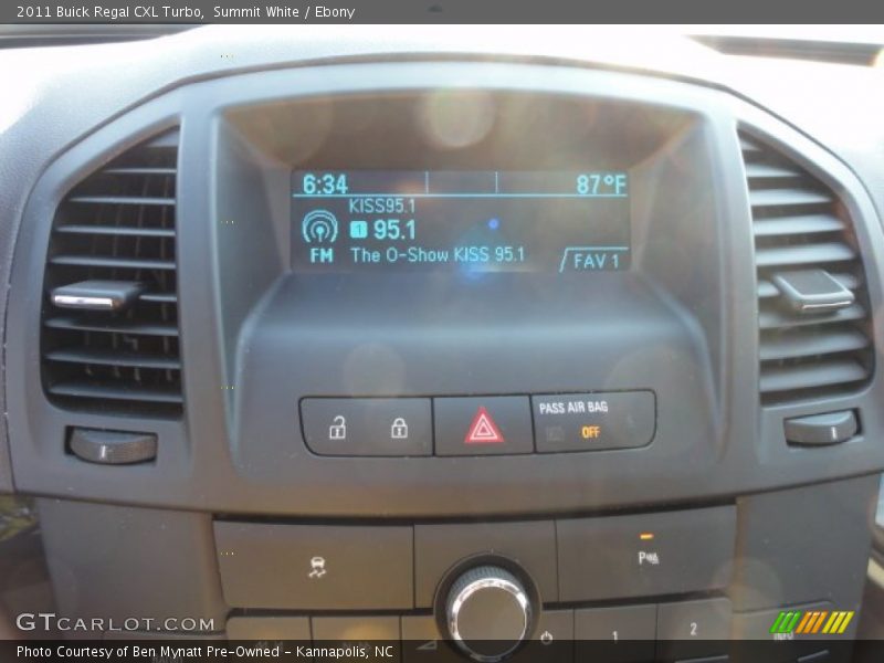Summit White / Ebony 2011 Buick Regal CXL Turbo