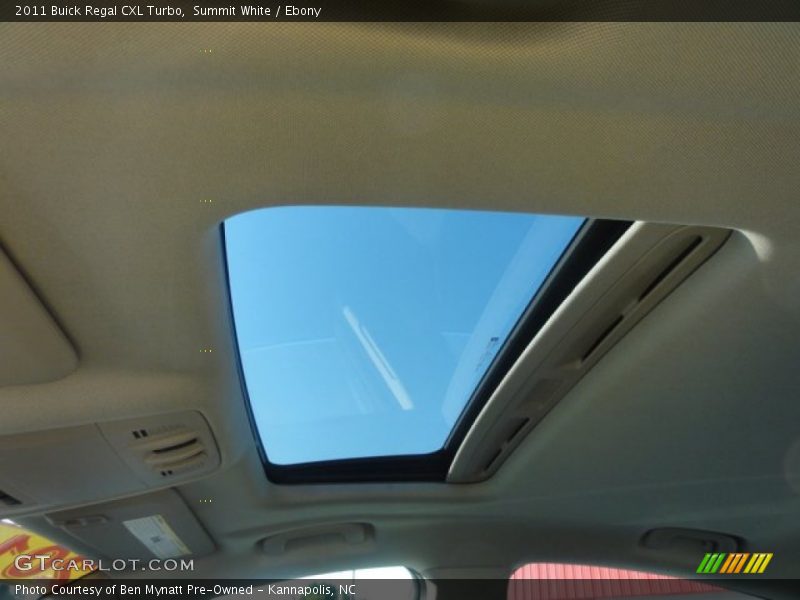 Summit White / Ebony 2011 Buick Regal CXL Turbo