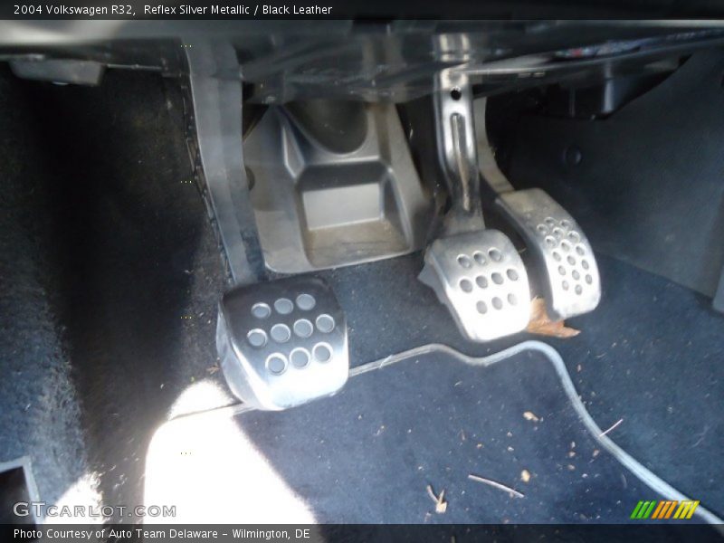Reflex Silver Metallic / Black Leather 2004 Volkswagen R32