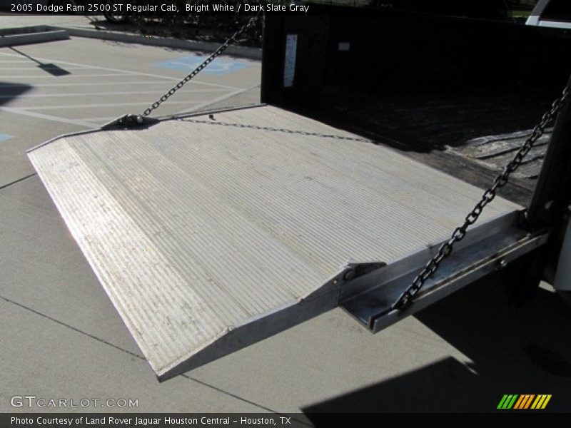 Bright White / Dark Slate Gray 2005 Dodge Ram 2500 ST Regular Cab