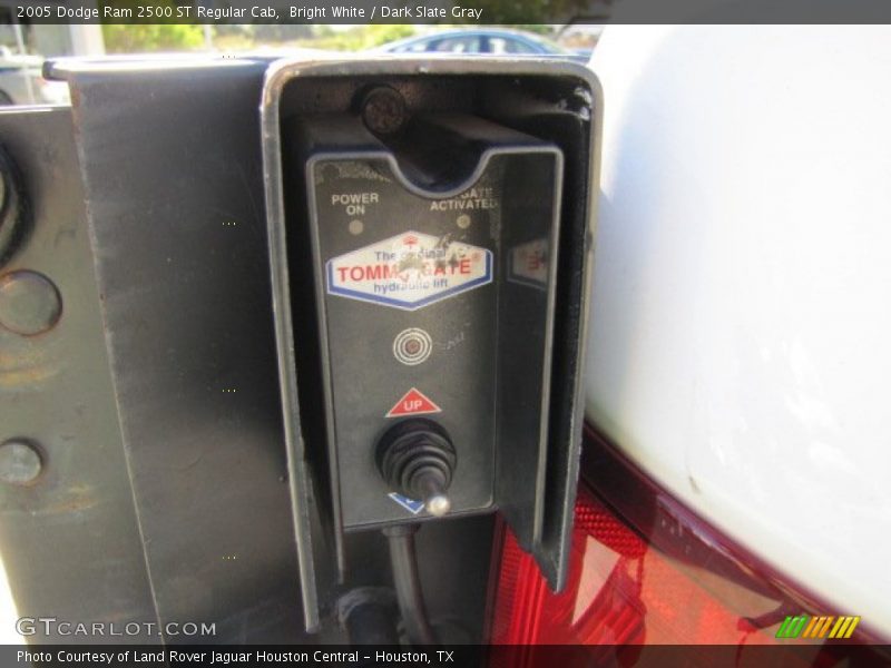 Bright White / Dark Slate Gray 2005 Dodge Ram 2500 ST Regular Cab