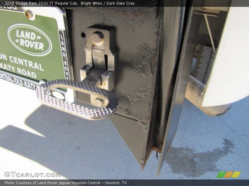 Bright White / Dark Slate Gray 2005 Dodge Ram 2500 ST Regular Cab