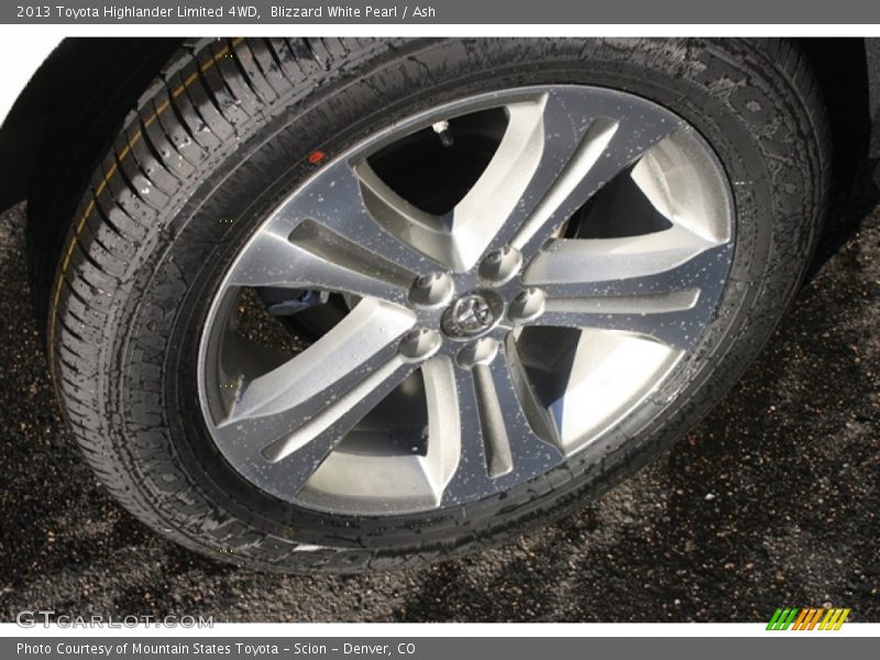 Blizzard White Pearl / Ash 2013 Toyota Highlander Limited 4WD