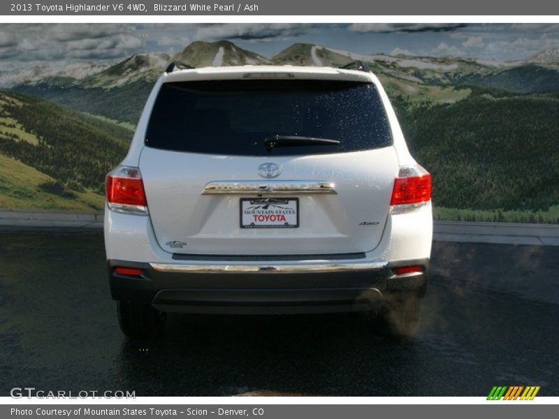 Blizzard White Pearl / Ash 2013 Toyota Highlander V6 4WD