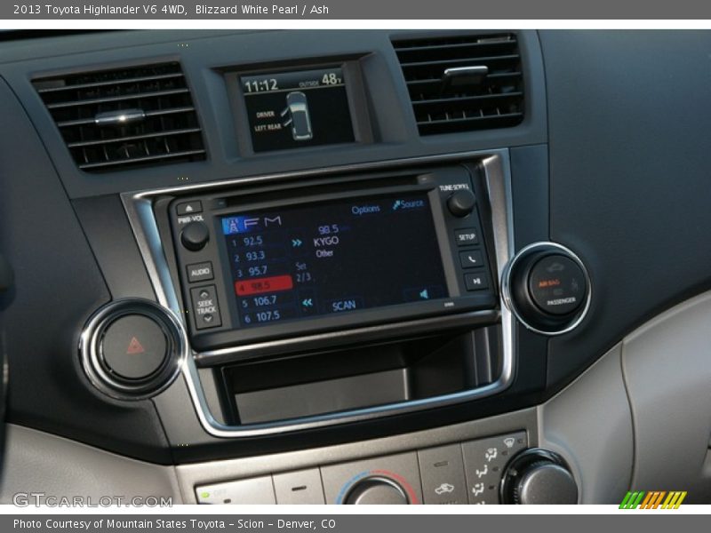 Blizzard White Pearl / Ash 2013 Toyota Highlander V6 4WD