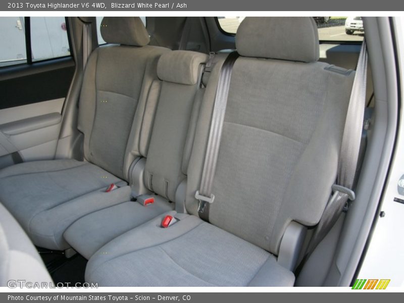 Blizzard White Pearl / Ash 2013 Toyota Highlander V6 4WD